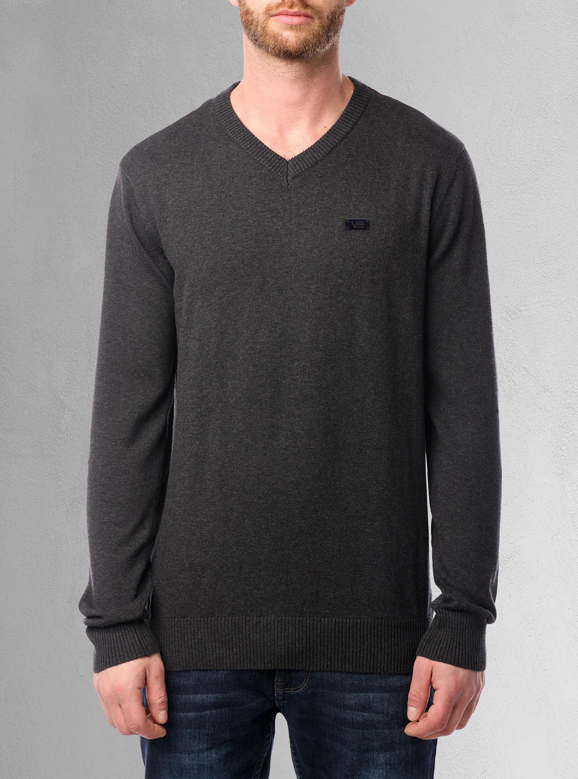 Men's basic v-neck sweater