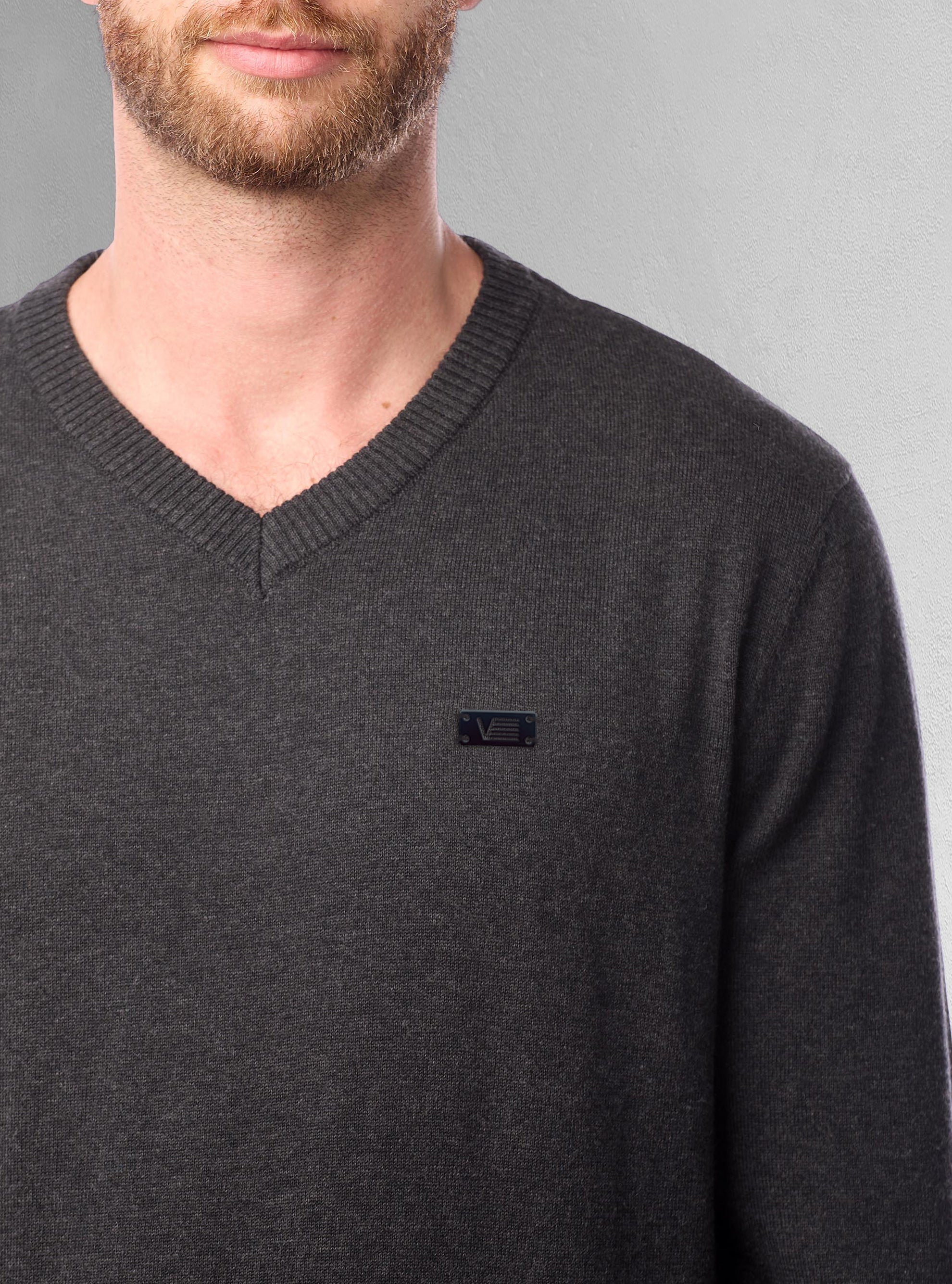 Men's basic v-neck sweater