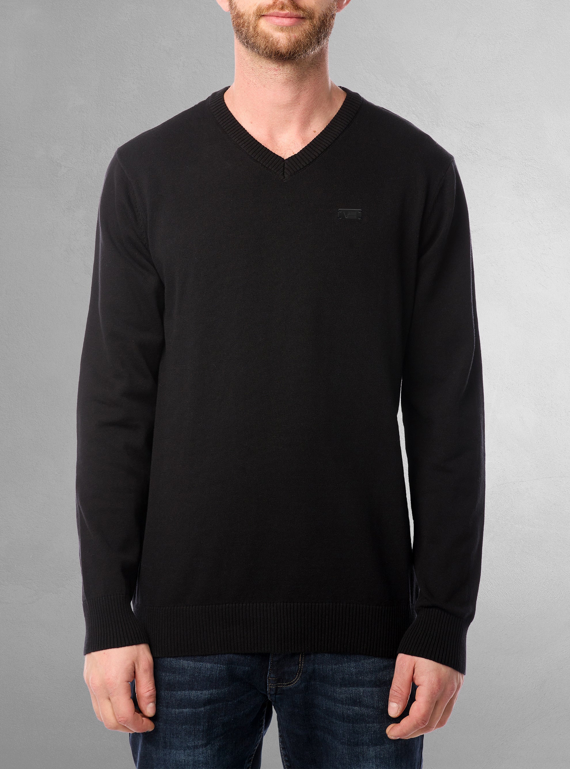 Men's basic v-neck sweater