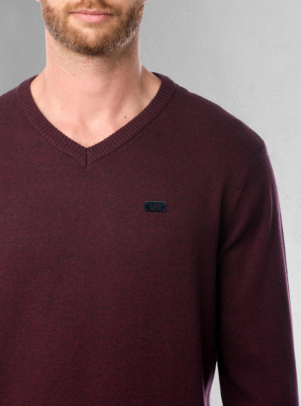 Men's basic v-neck sweater