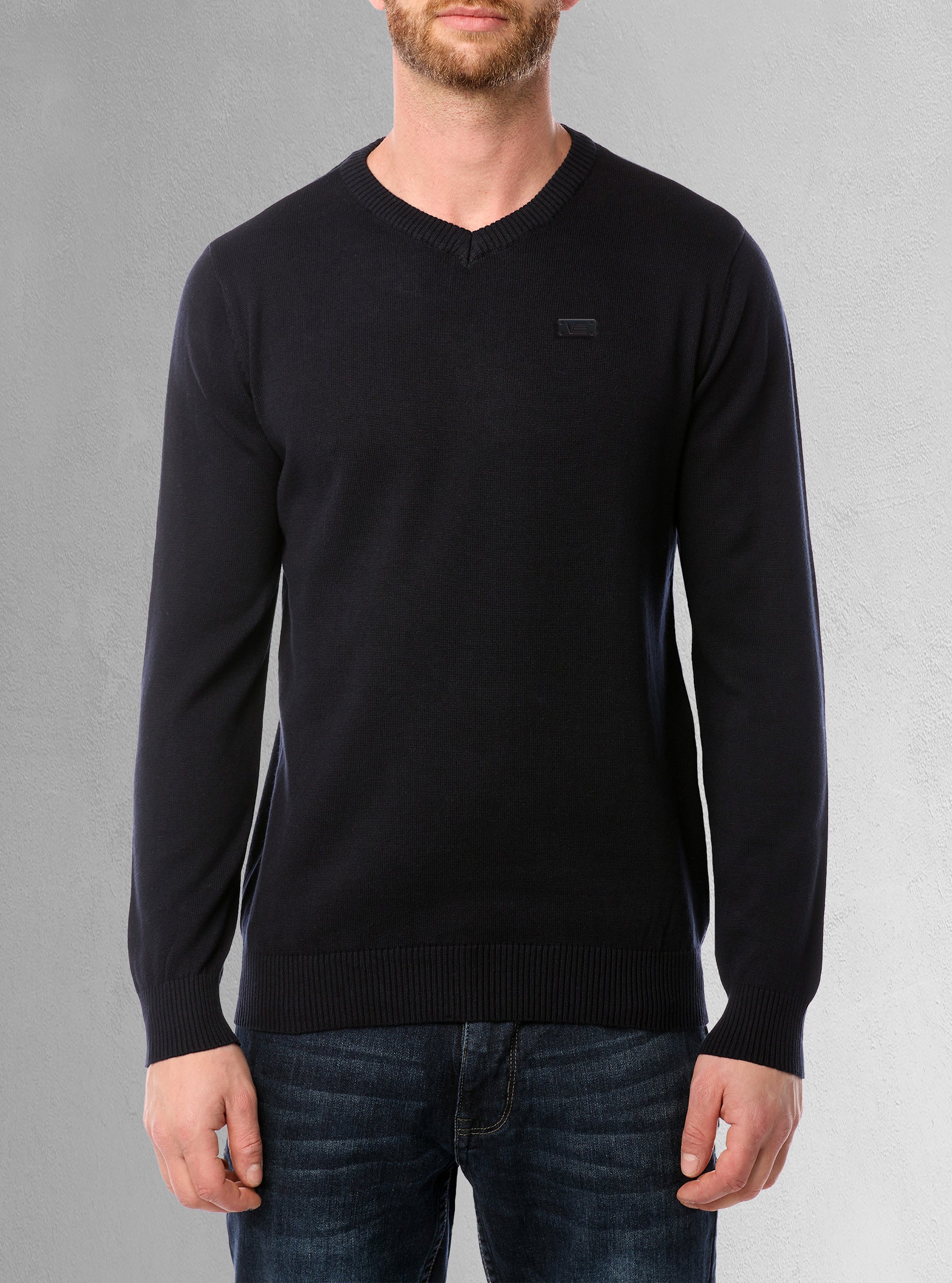 Men's basic v-neck sweater
