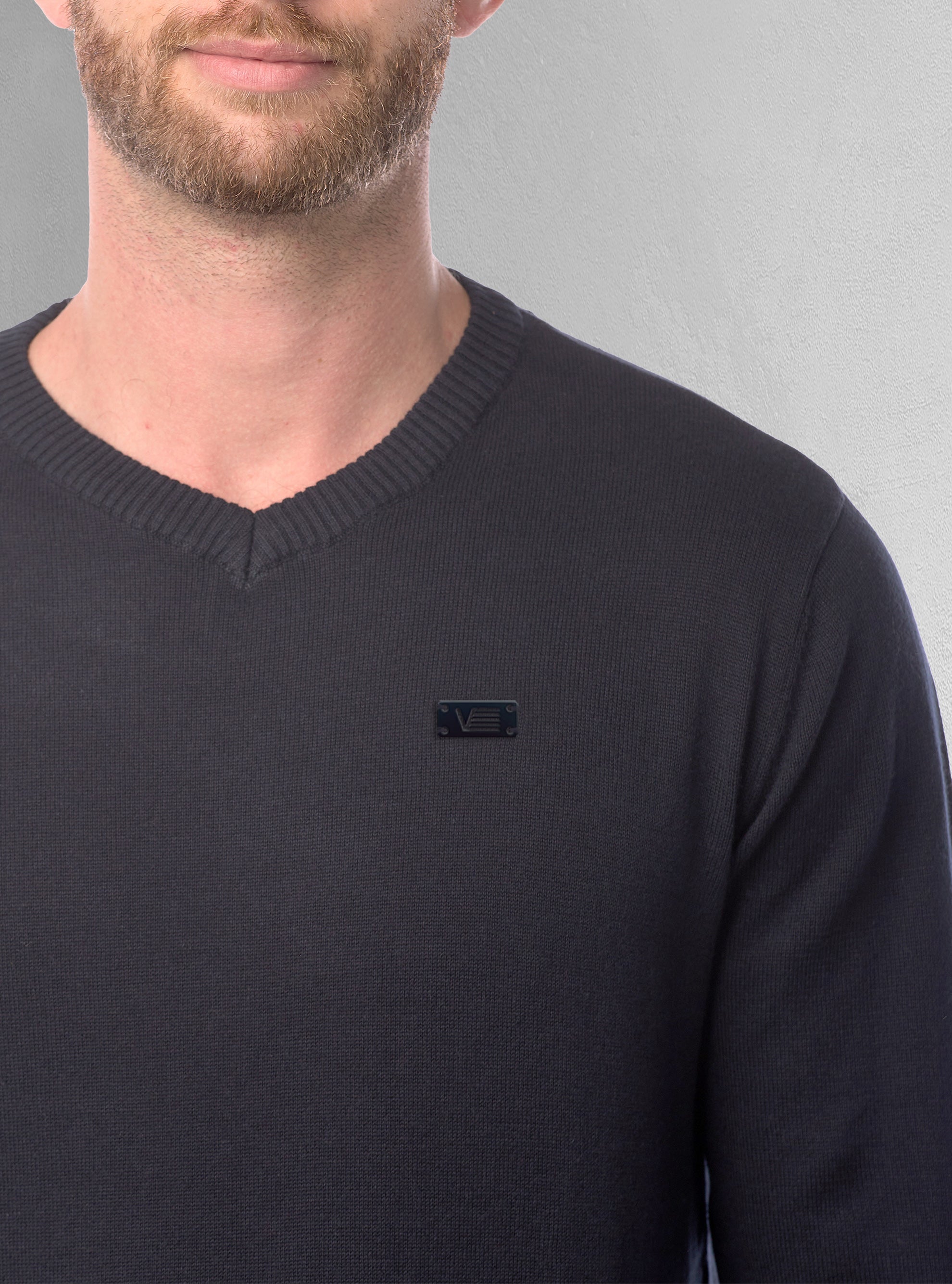 Men's basic v-neck sweater