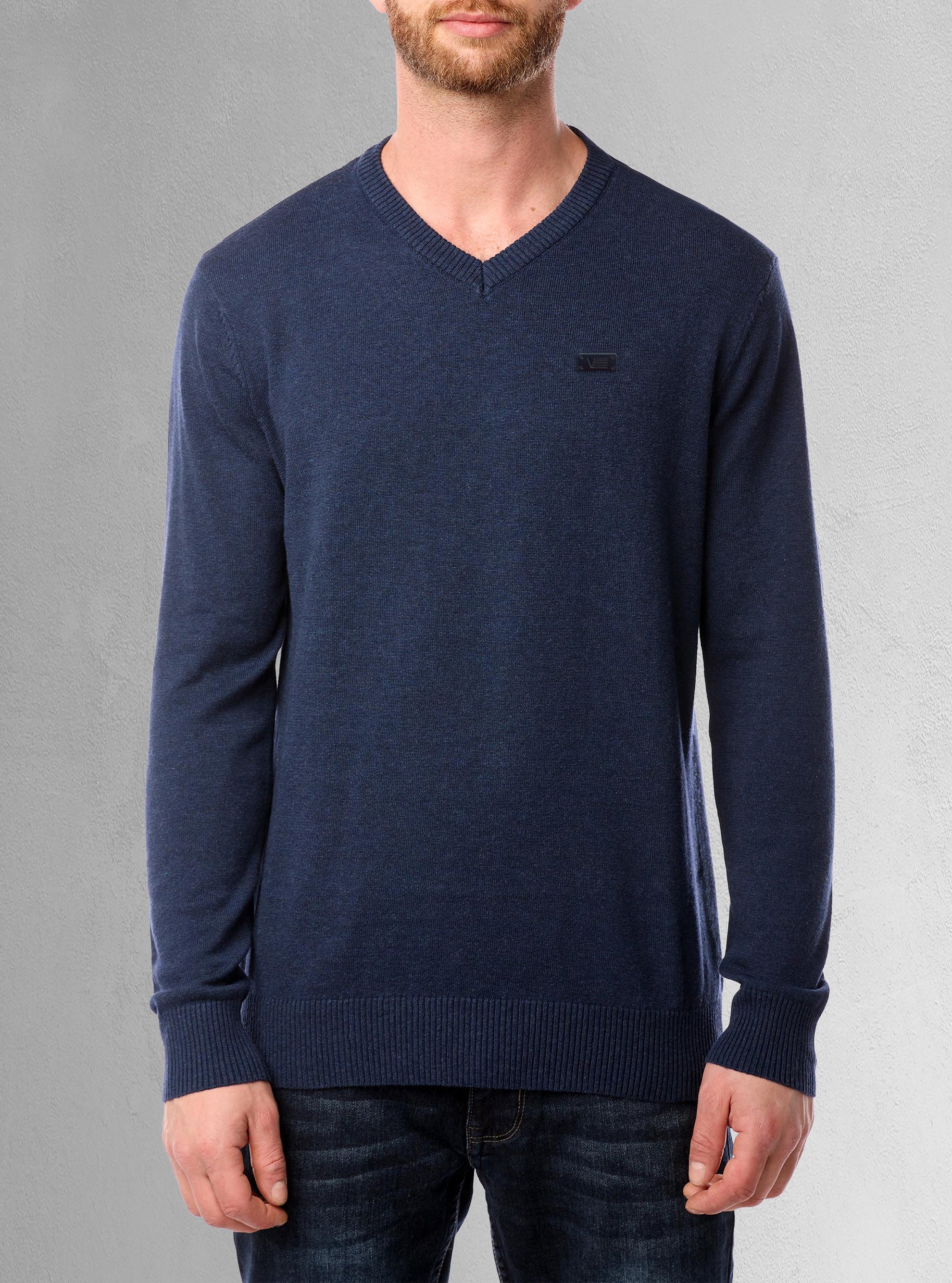 Men's basic v-neck sweater