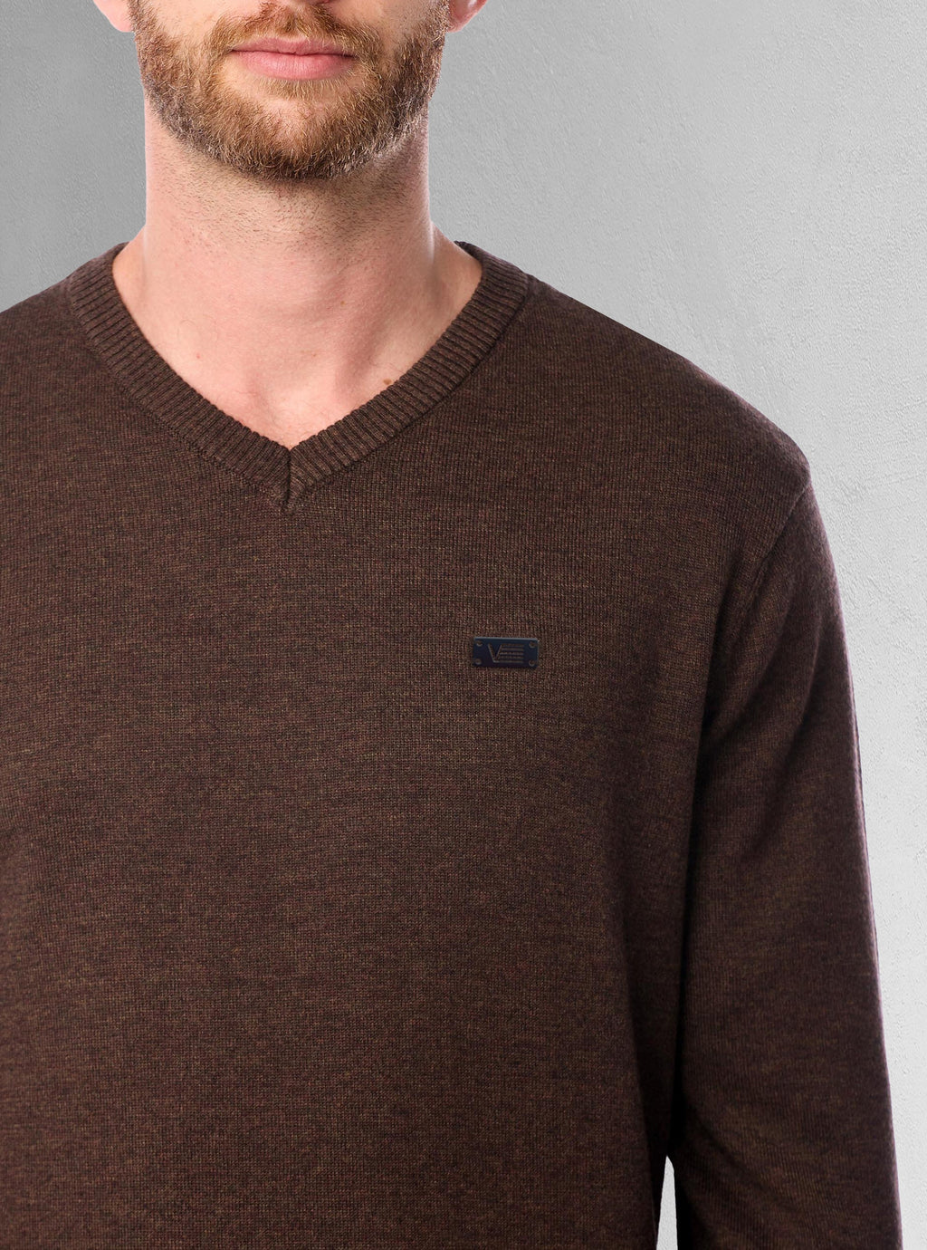 Men's basic v-neck sweater